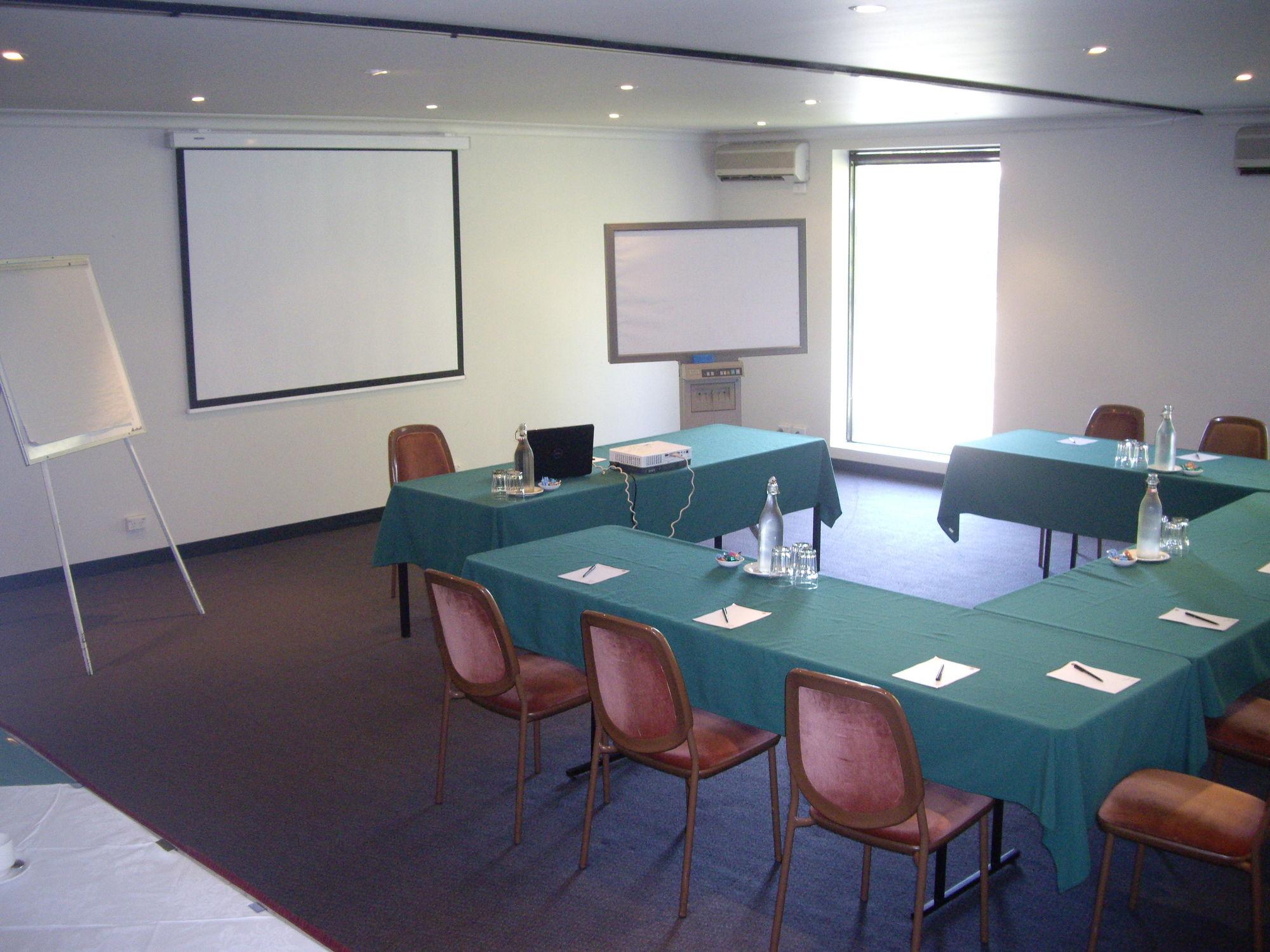 Best Western Plus The Tudor Box Hill Extérieur photo