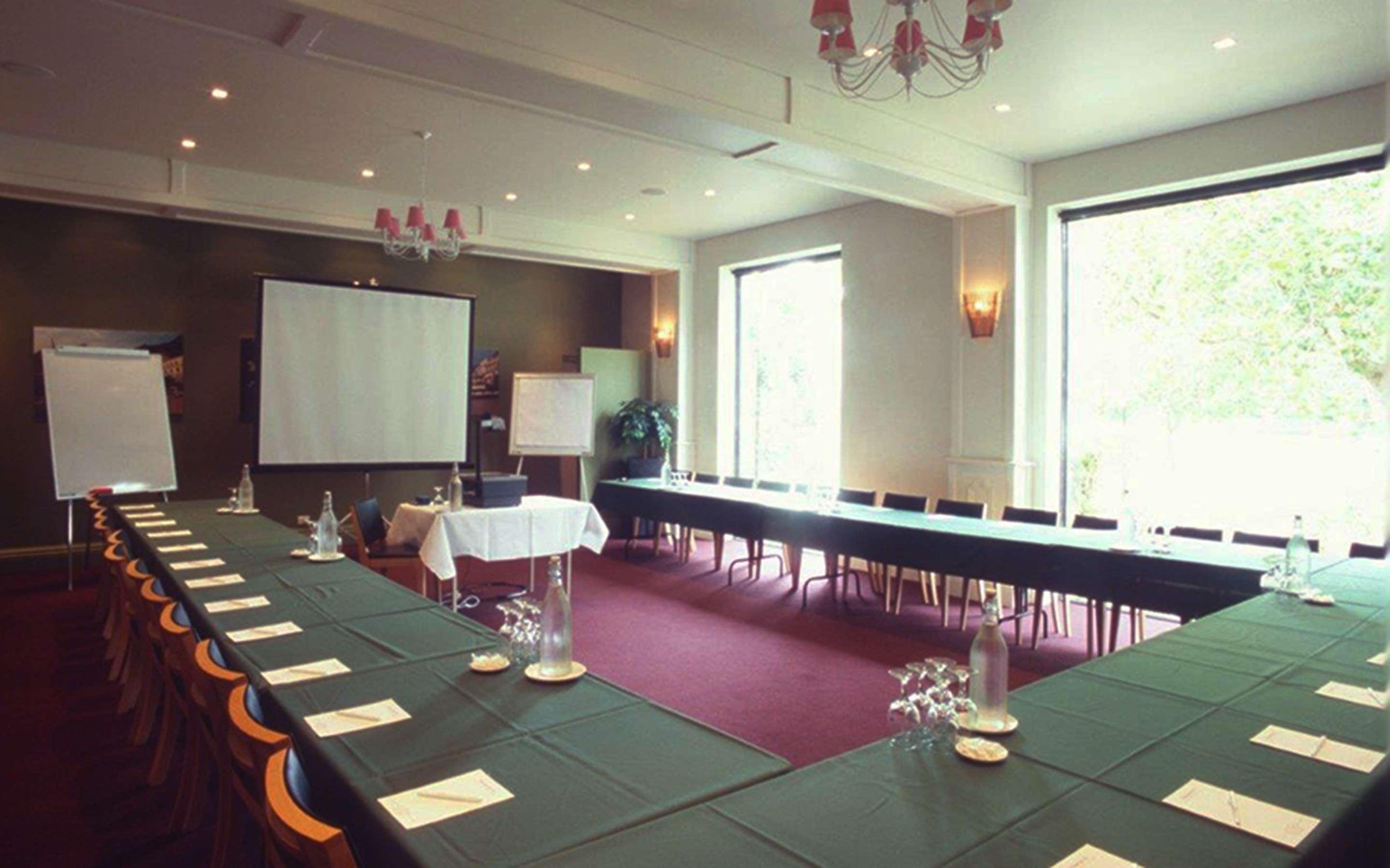 Best Western Plus The Tudor Box Hill Extérieur photo
