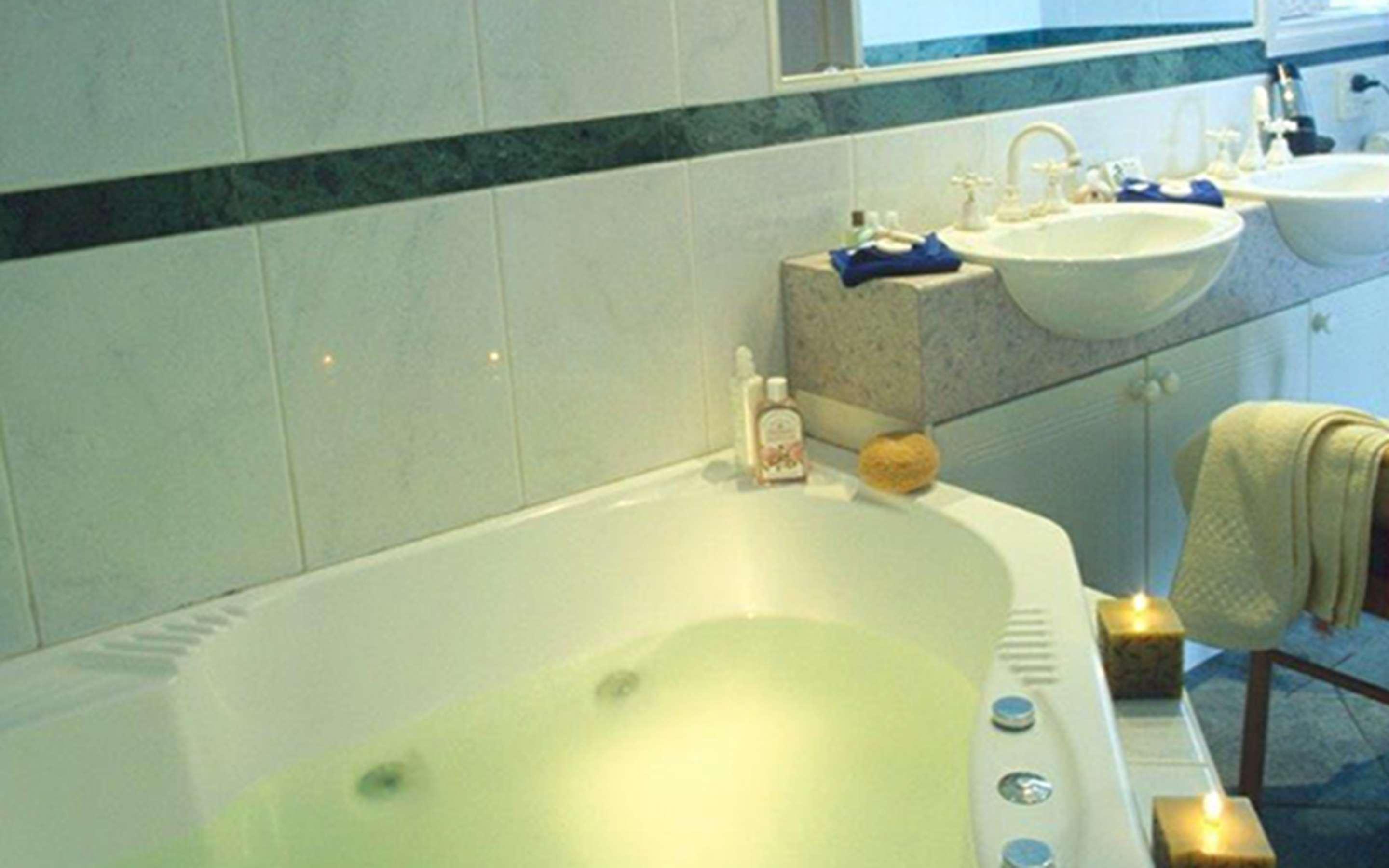 Best Western Plus The Tudor Box Hill Extérieur photo